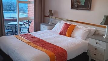 Apartment Family | Individually decorated, free WiFi, bed sheets