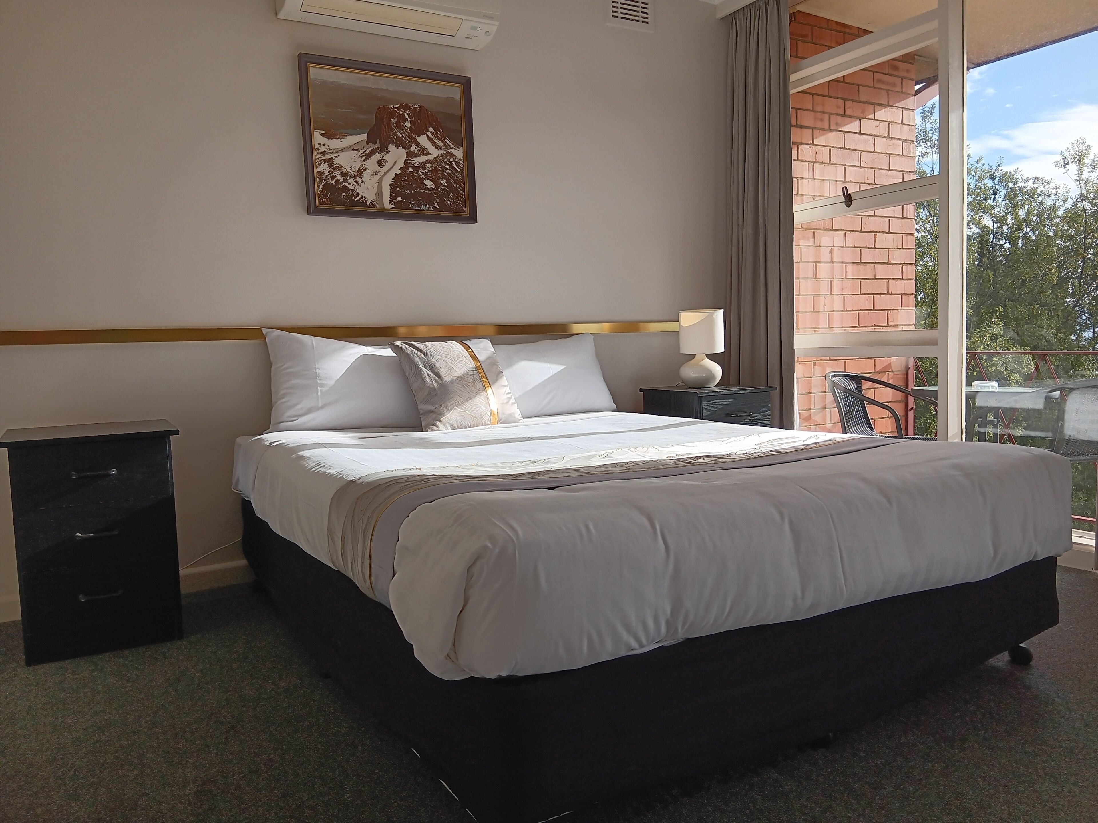 Free WiFi, individually decorated, bed sheets