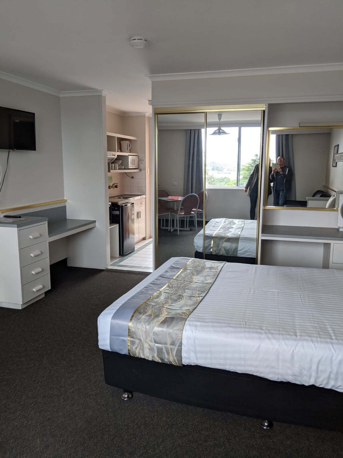 Studio Self-Contained | Individually decorated, free WiFi, bed sheets