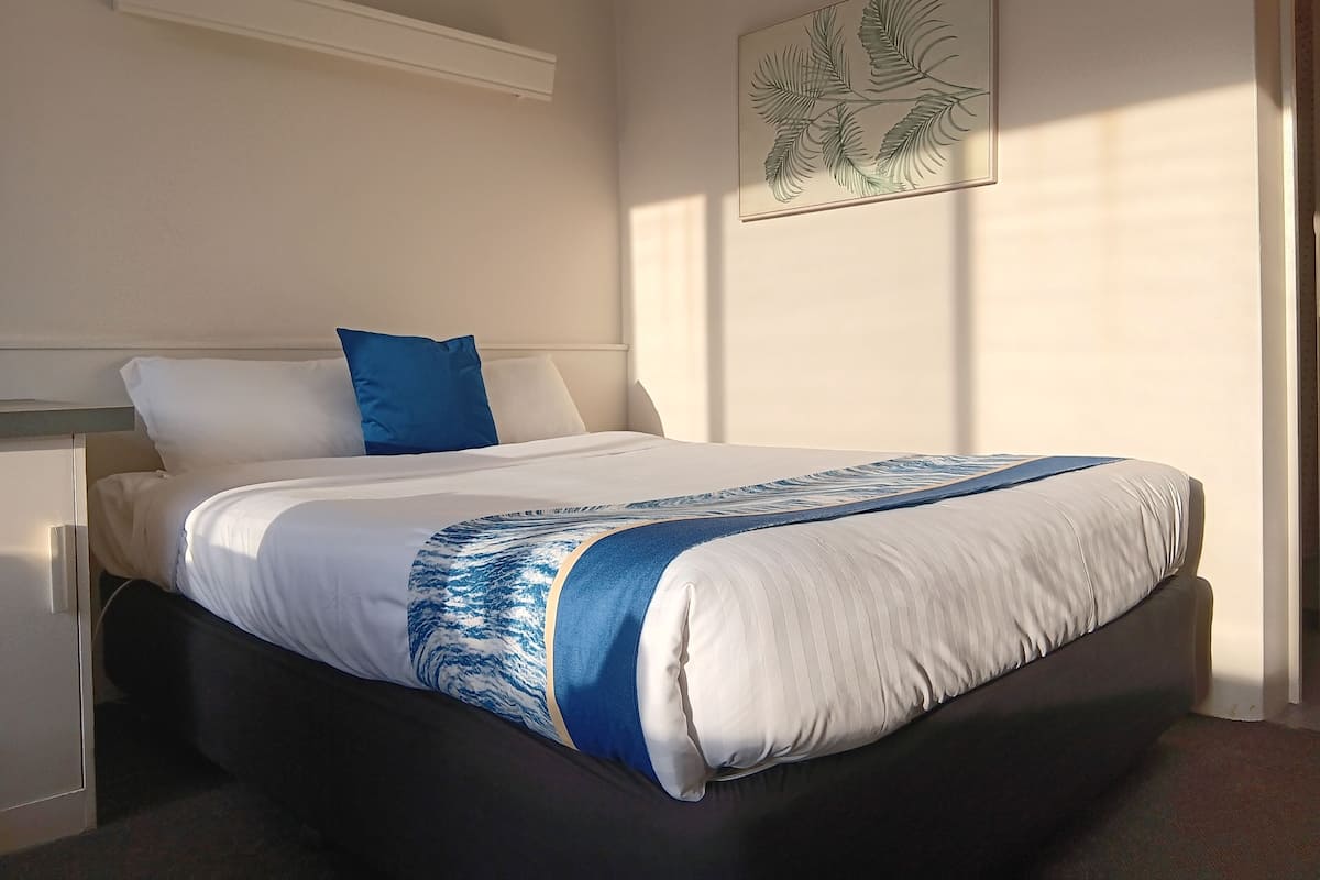 Quarto família | Wi-Fi de cortesia, individualmente decorados, roupa de cama