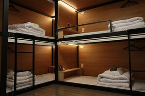 Luxe beddengoed, individueel gedecoreerd, verduisterende gordijnen