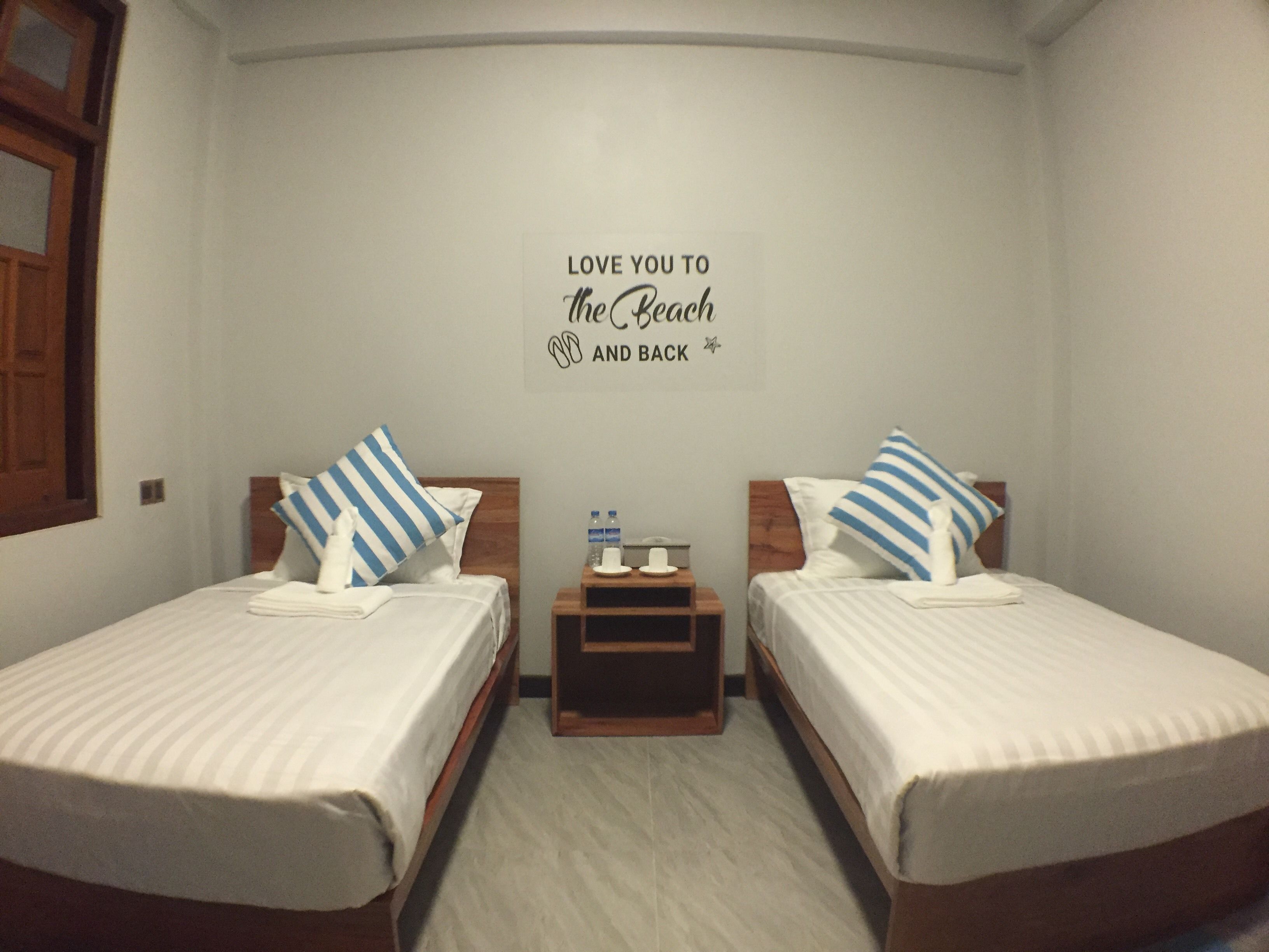 Minibar, rollaway beds, free WiFi