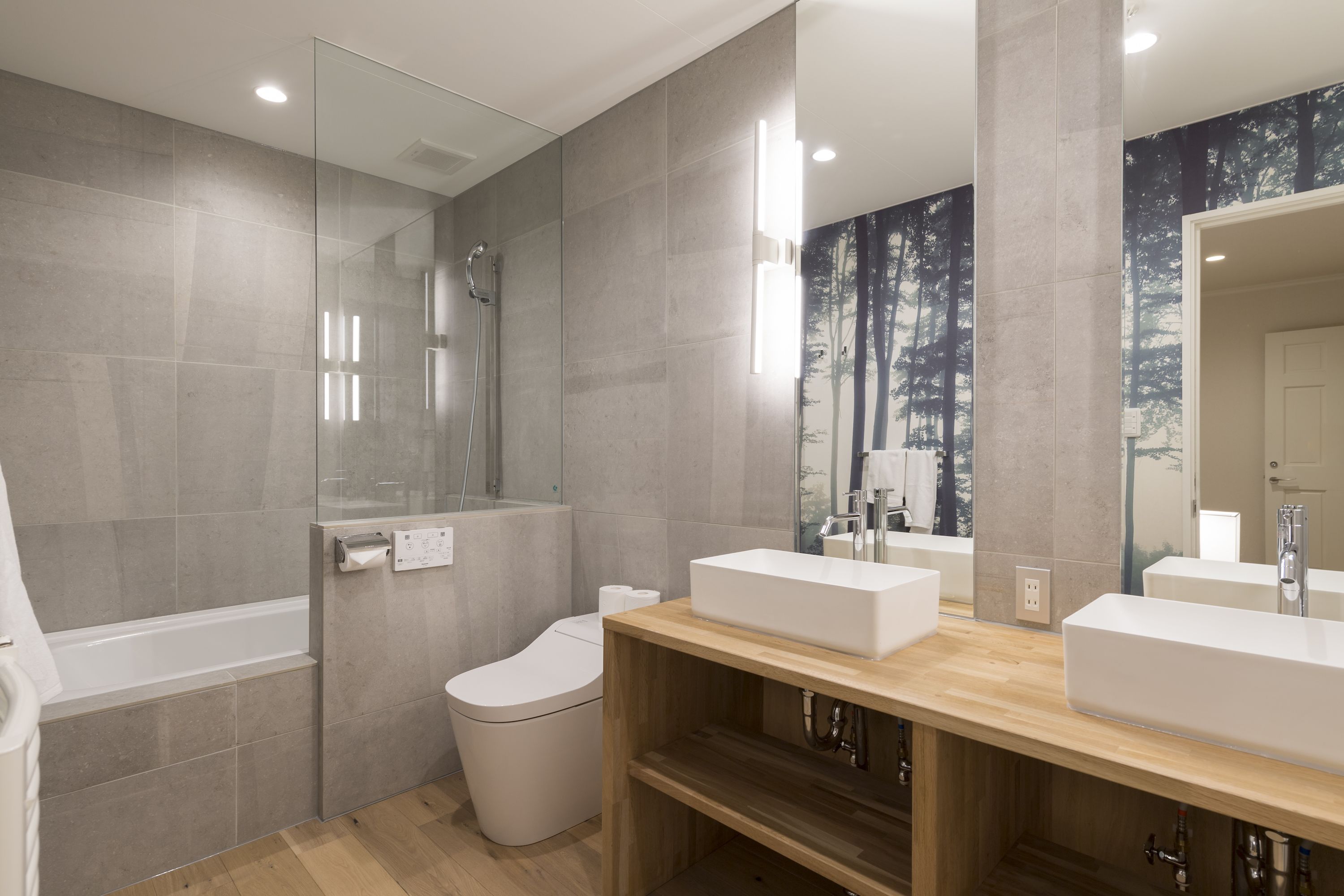 4-Bedroom House | Bathroom | Separate bathtub and shower, deep-soaking bathtub, free toiletries