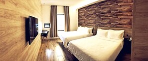 Family Room | Soundproofing, iron/ironing board, free WiFi - Hotel Legend Boutique (Masai)