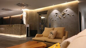 Lobby sitting area - Hotel Legend Boutique (Masai)