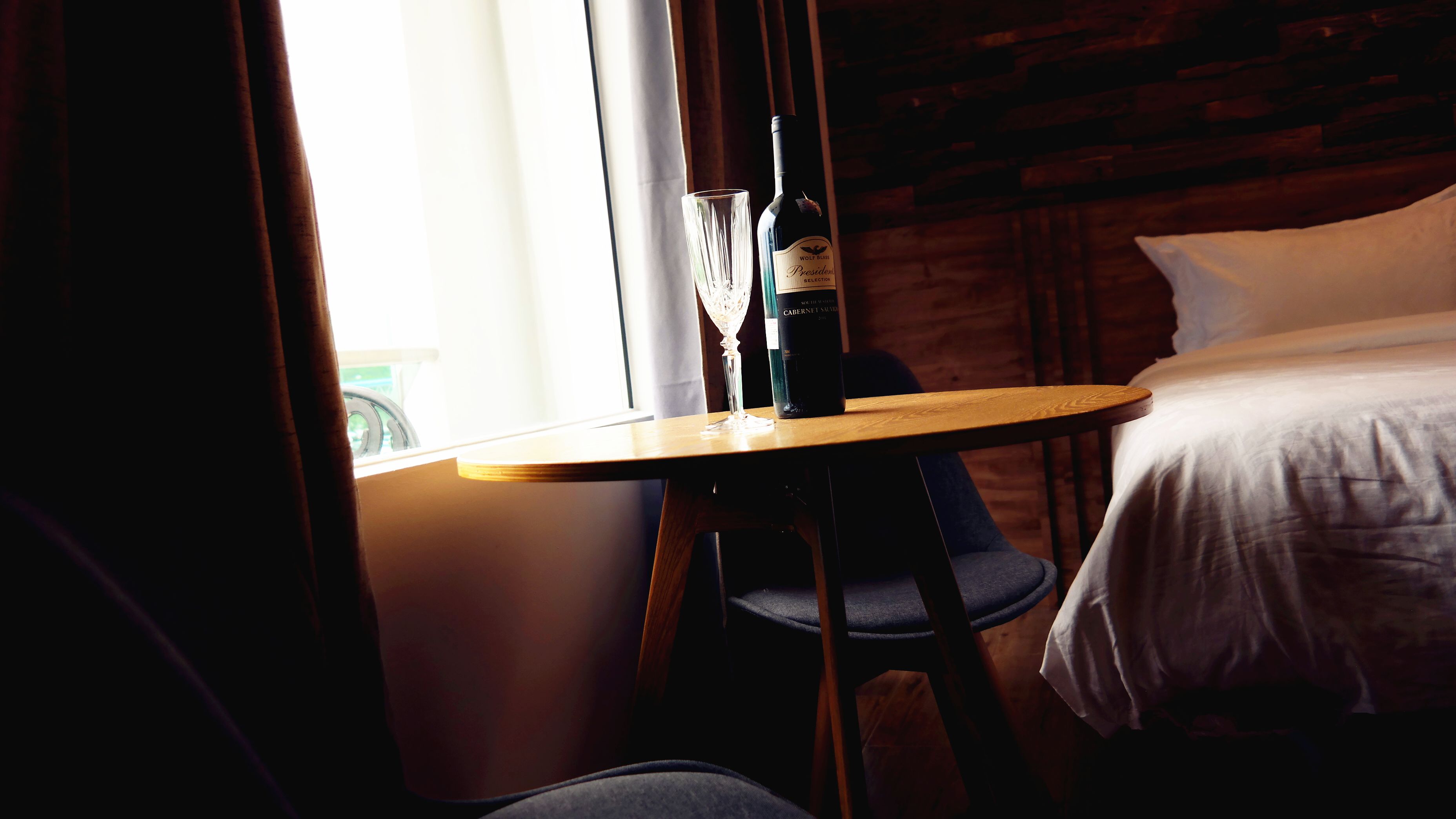 studio suite | living area | 43-inch led tv with satellite channels, tv