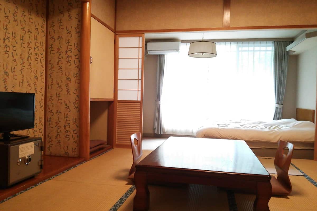 Habitación tradicional, para fumadores, baño privado (Japanese/Western Style ) | Caja de seguridad en la habitación, wifi gratis y ropa de cama