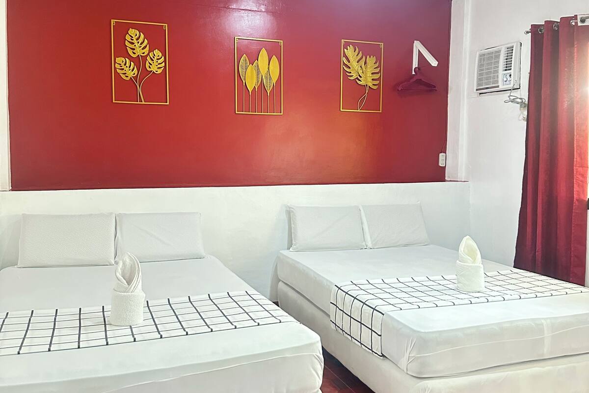 Quarto família (Good for 4) | Escrivaninha, Wi-Fi de cortesia, roupa de cama