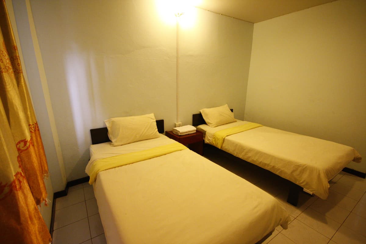 Standard Twin Room | Escritorio y wifi gratis