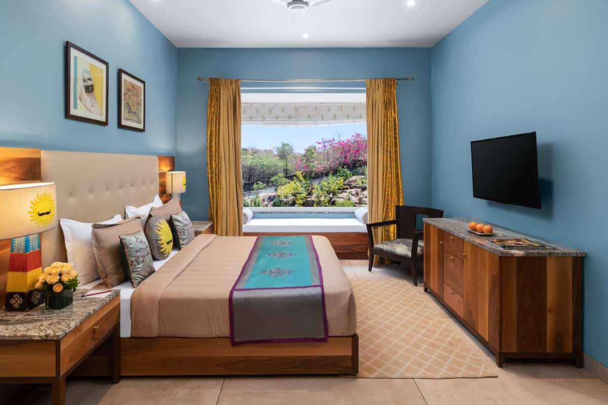 Standard Double Room or Twin | 1 bilik tidur, bar mini, peti besi dalam bilik, meja