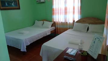 Meja, seterika/papan seterika, Wi-fi percuma, cadar katil