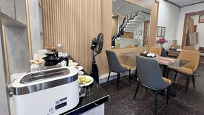 Ilmainen päivittäinen täysi aamiainen 