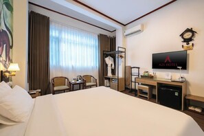 Deluxe Double Room | Minibar, in-room safe, blackout drapes, iron/ironing board - A25 Hotel - 80 Mai Hac De (Hanoi)