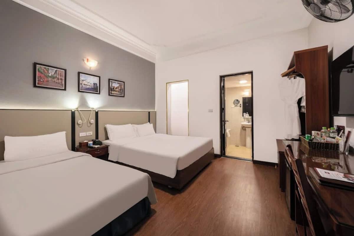 Family Room | Minibar, in-room safe, blackout curtains, iron/ironing board