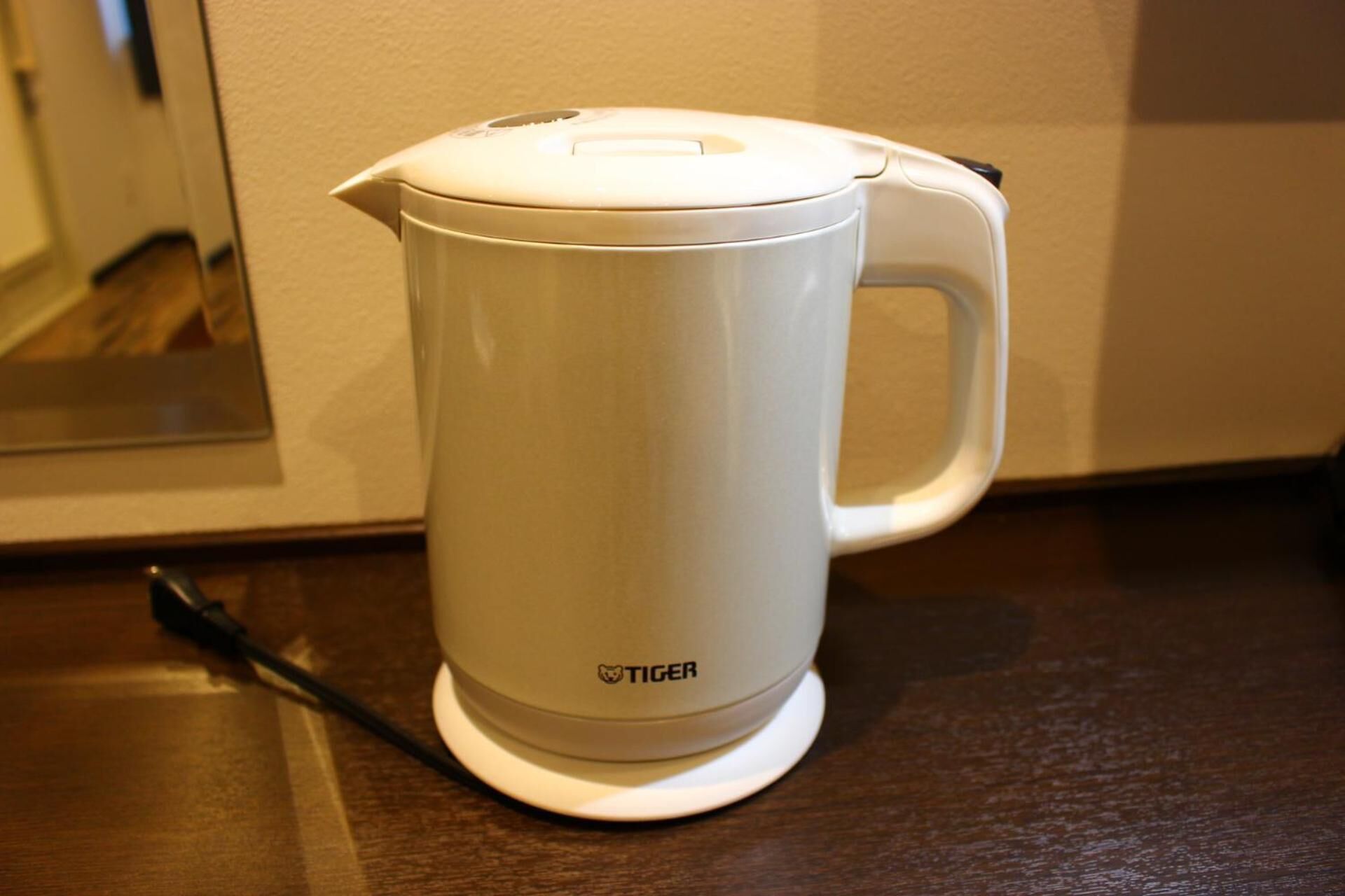 fridge, electric kettle
