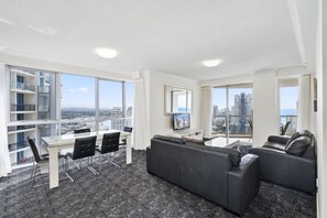 Executive Apartment, 3 Bedrooms, 2 Bathrooms, Ocean View | Living area