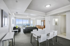 Apartment, 3 Bedrooms, 2 Bathrooms (Apartment 3302) | Living area | 38-inch flat-screen TV with digital channels, TV - Chevron Renaissance - HR Surfers Paradise (Surfers Paradise)