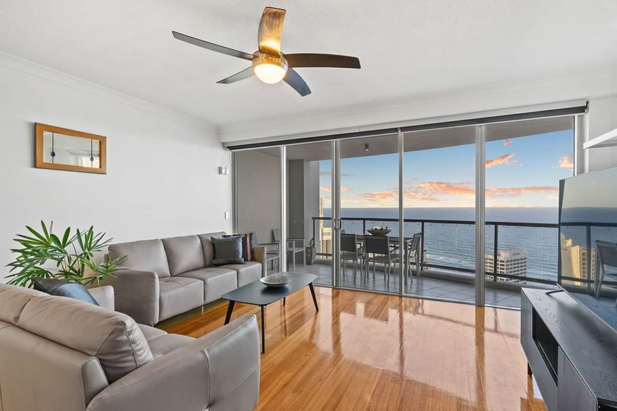 Grand Apartment, 3 Bedrooms, 2 Bathrooms, Ocean View | Living area