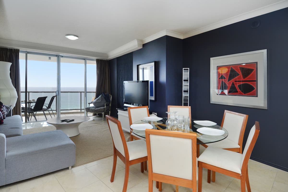 Apartment, 2 Bedrooms, 2 Bathrooms, Ocean View (Apartment 2305) | In-room dining