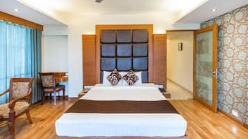 Premium bedding, individually decorated, individually furnished, desk