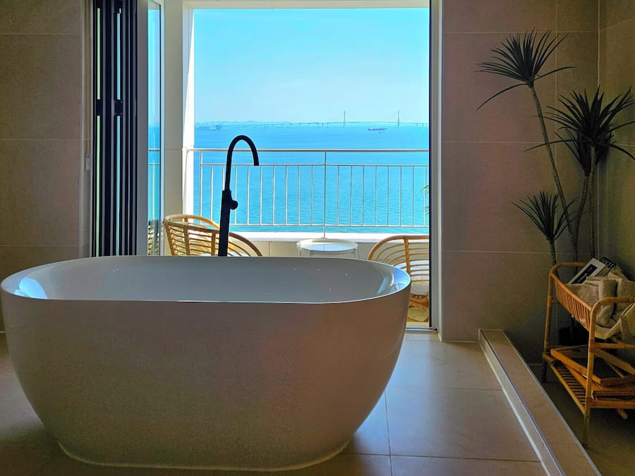 Ropa de cama de alta calidad y escritorio