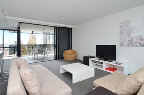 ทีวีจอแบน, เครื่องเล่นดีวีดี