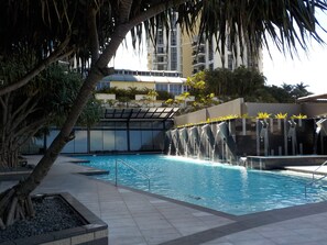 Hồ bơi trong nhà, hồ bơi ngoài trời 