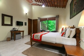 Cottage | In-room safe, laptop workspace, rollaway beds, bed sheets