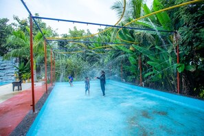 Outdoor pool - Jharna Resort (Chandrapur)