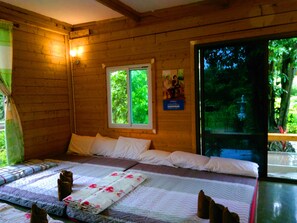 Basic Bungalow for 10 People | Hypo-allergenic bedding, blackout drapes, free WiFi - Saengcha Farm Resort (Prachantakham)