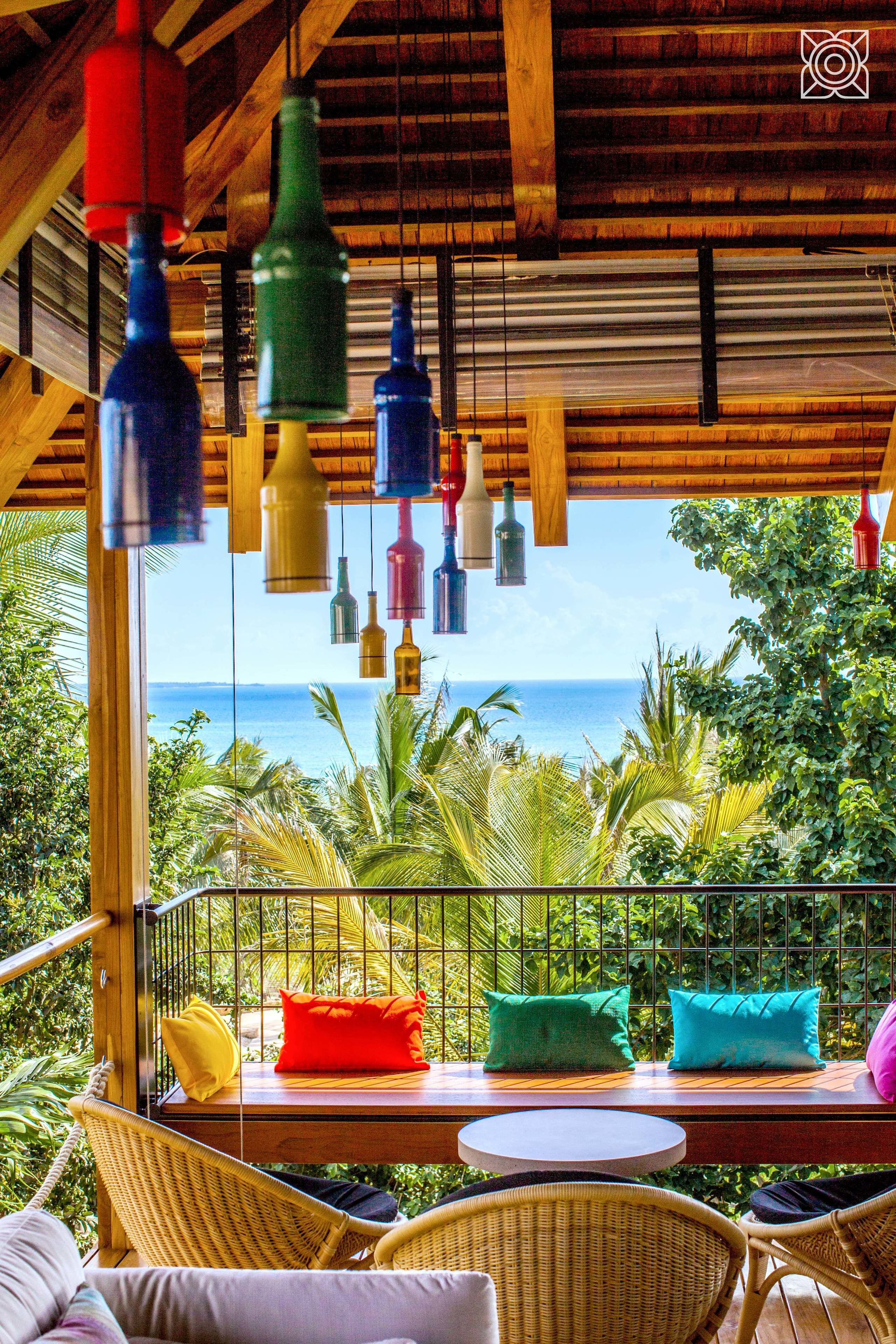 4 bars, 2 bars de plage, bar en bord de piscine