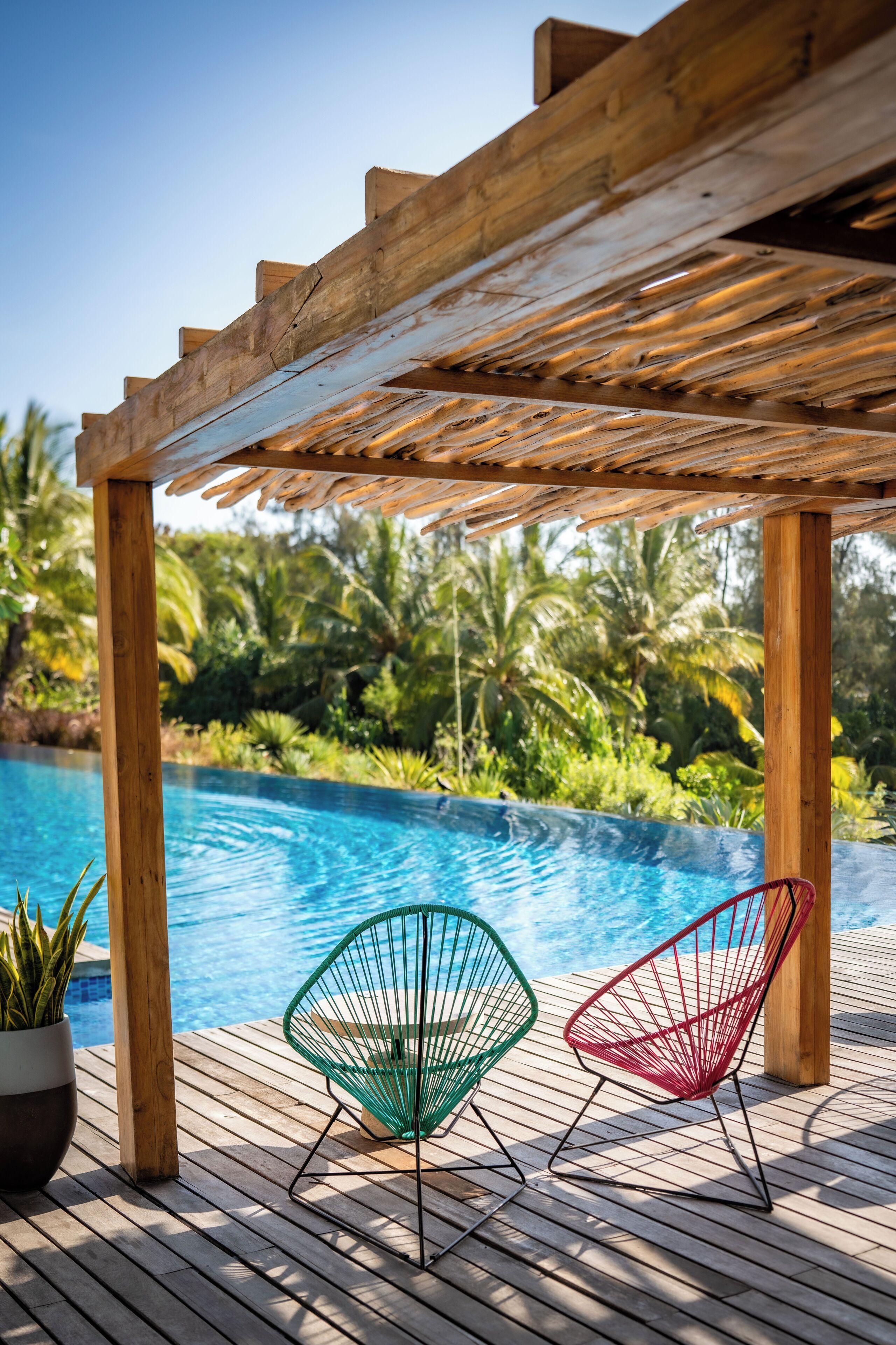 Außenpool, Sonnenschirme, Liegestühle