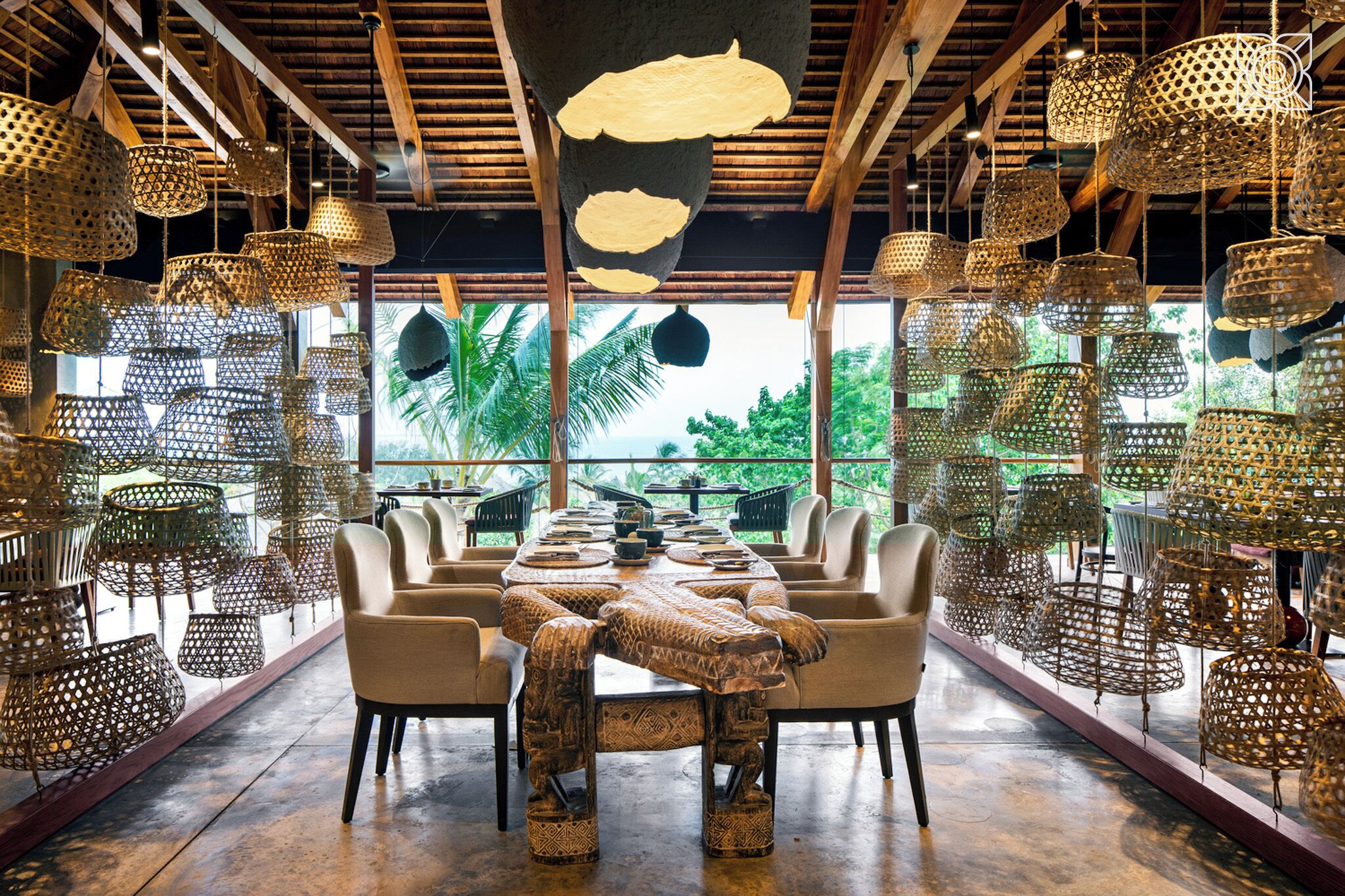 3 restaurants, breakfast served