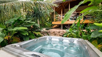 Deluxe Room, 1 King Bed | Premium bedding, Select Comfort beds, minibar, in-room safe