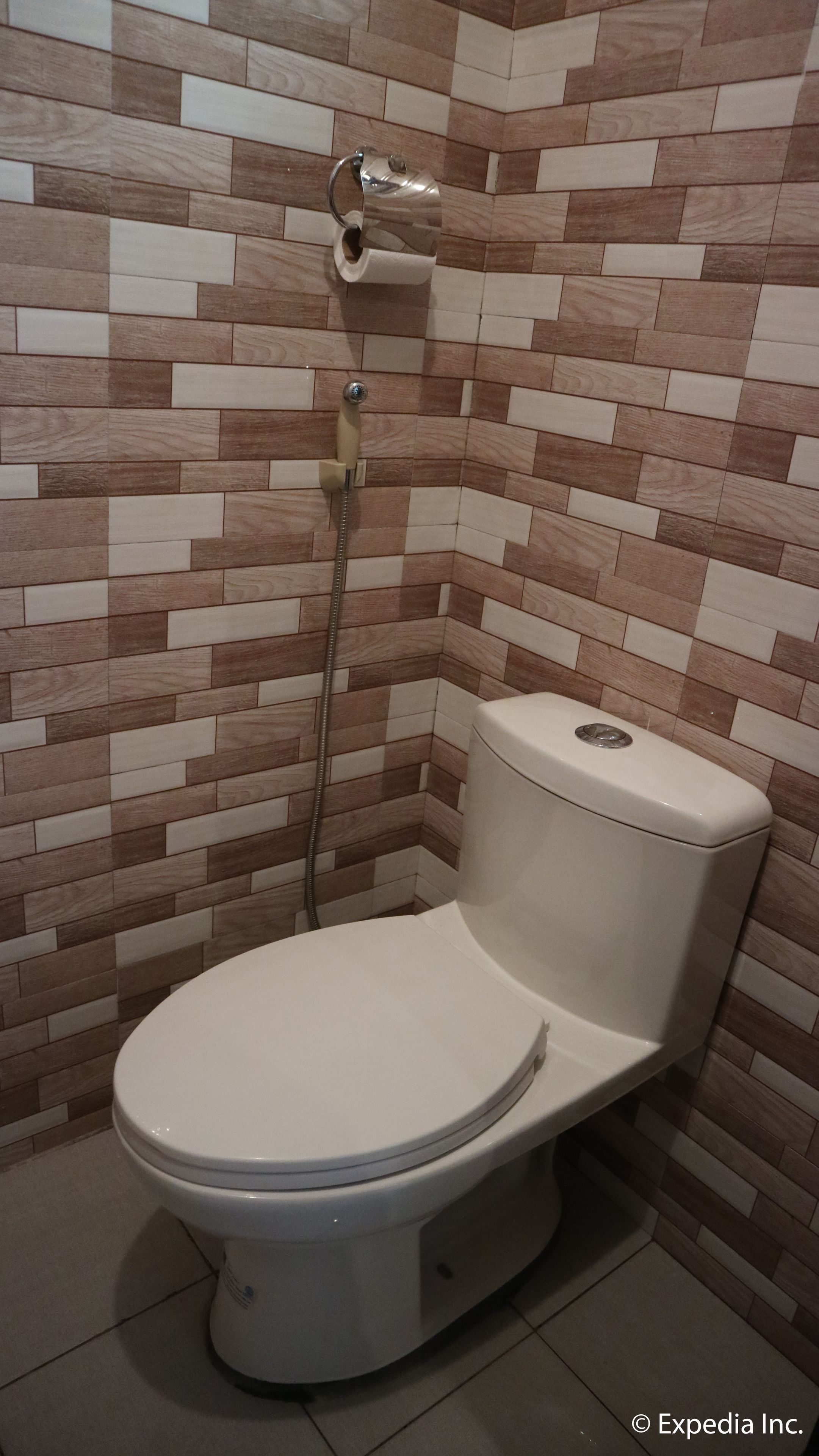Family Room | Bathroom