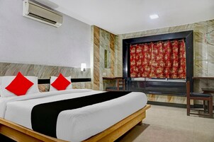 Premium bedding, in-room safe, desk, iron/ironing board