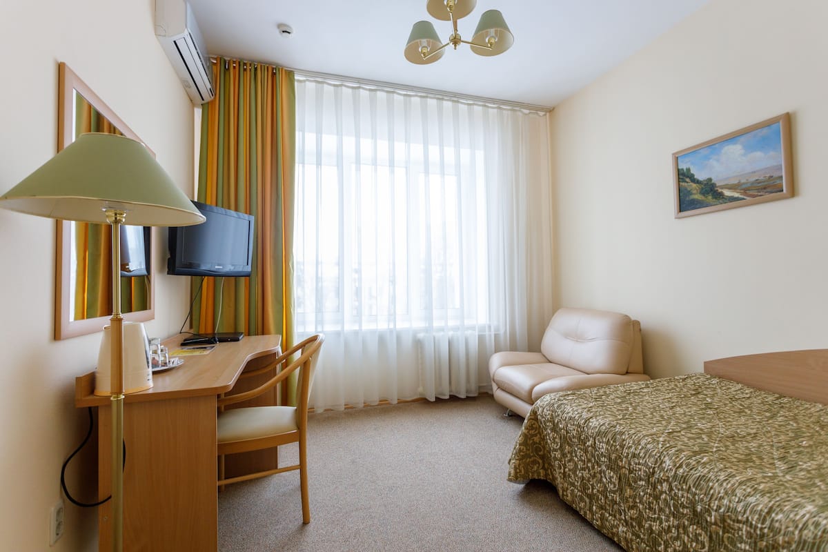 Standard Single Room | Minibar, in-room safe, desk, free WiFi
