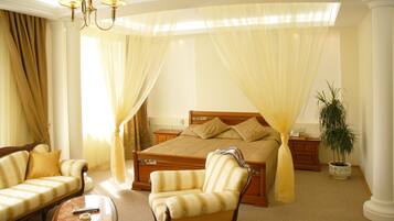 Suíte presidencial | Frigobar, cofres nos quartos, escrivaninha, Wi-Fi de cortesia