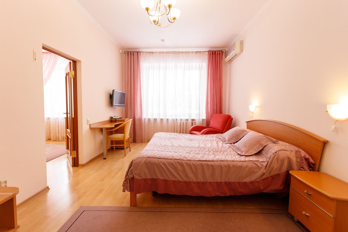 Suite (2 rooms) | Minibar, in-room safe, desk, free WiFi