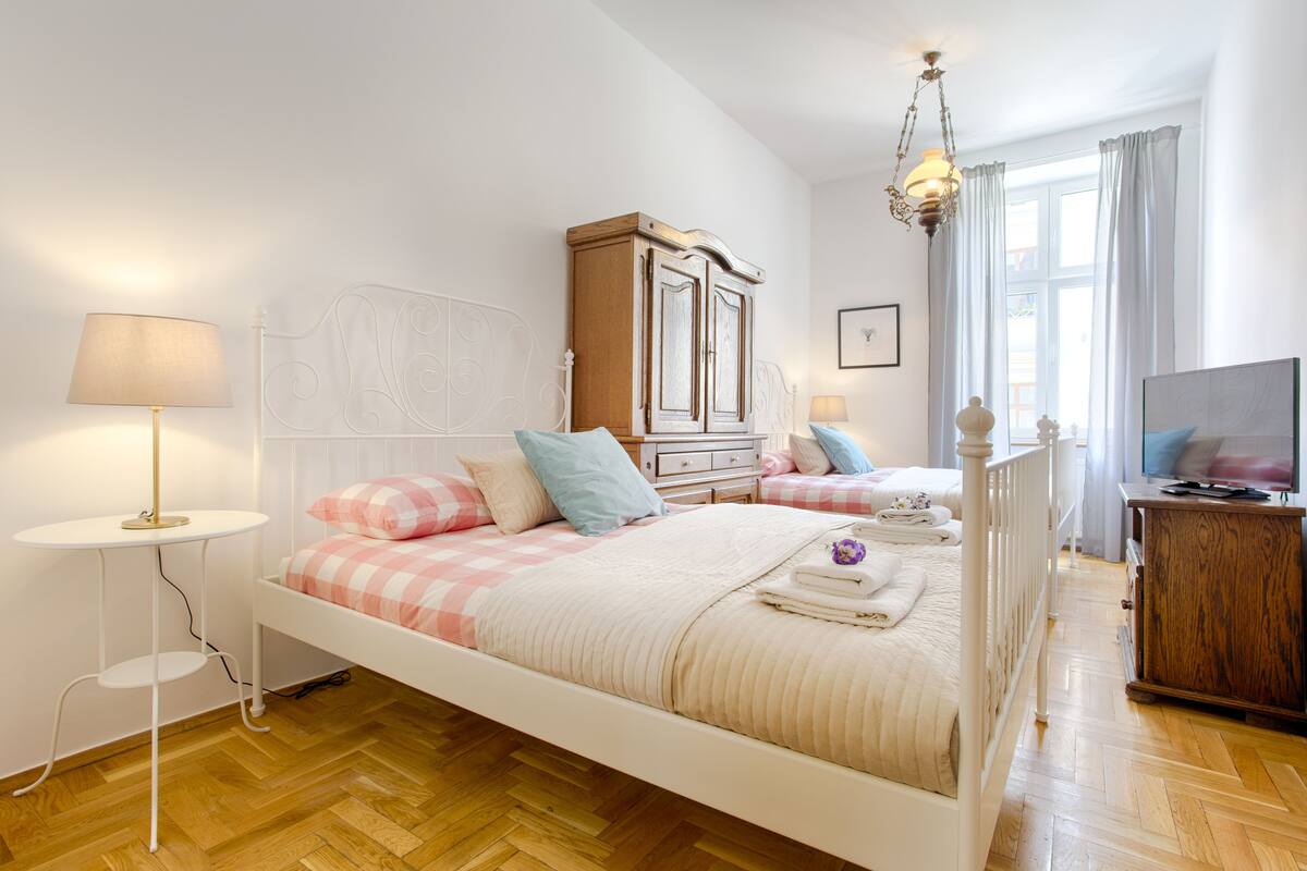 Classic Apartment, 1 Bedroom, Kitchen (Dajwor Street 25/10)