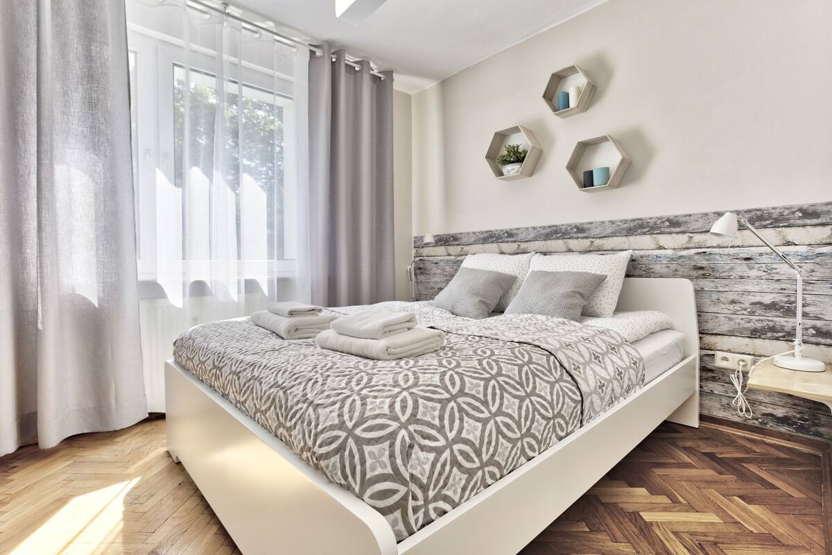 Family Apartment, 2 Bedrooms, Balcony (24A Lobzowska Street IV)
