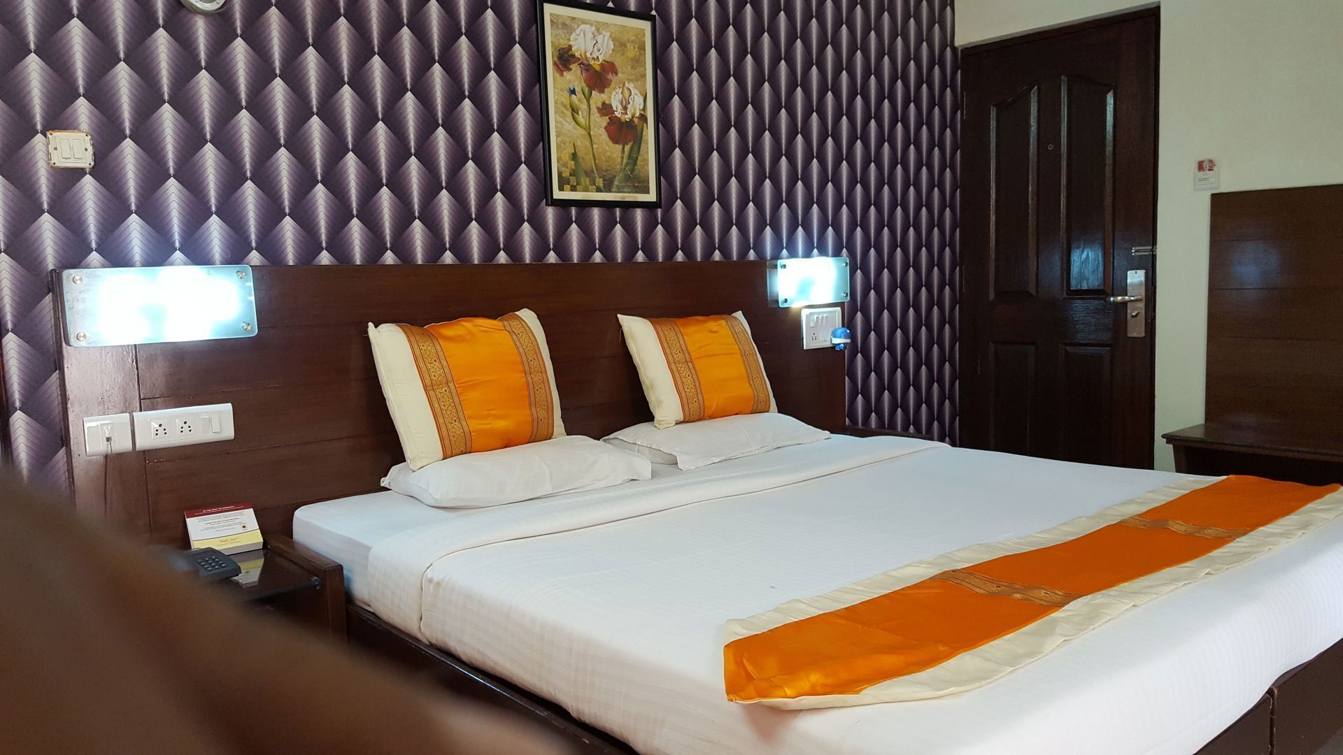 Ropa de cama de alta calidad y minibar 
