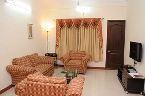 プレミアム スイート クイーンベッド 1 台 キッチン | 高級寝具、ミニバー、セーフティボックス (室内)、デスク