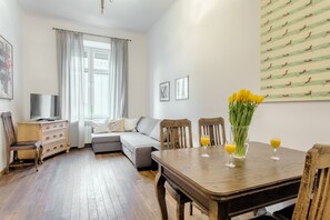 Appartement classique, 1 chambre, cuisine (Krowoderska Street 25) | Fer et planche à repasser, accès au Wi-Fi (inclus), literie fournie