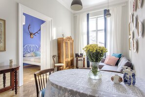 Classic-Apartment, 1 Schlafzimmer, Kochnische (Lobzowska Street 15/12A) | Wohnzimmer