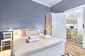 Classic-Apartment, 1 Schlafzimmer, Kochnische (Lobzowska Street 15/14B) | Bügeleisen/Bügelbrett, kostenloses WLAN, Bettwäsche