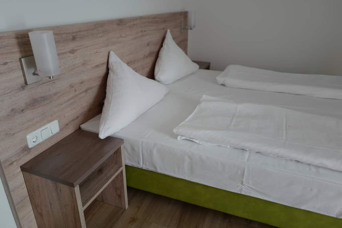 Tweepersoonskamer | 1 slaapkamer, een bureau, gratis wifi, beddengoed