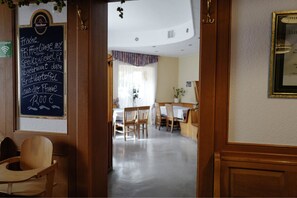 Breakfast, lunch, dinner served; Regional cuisine  - Hotel Gasthof Stern (Gersthofen)