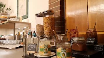 Morgenmadsbuffet hver dag (6 EUR pr. person)
