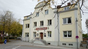 A two-story building with a sign reading "Casthof Stern." - Hotel Gasthof Stern (Gersthofen)